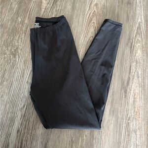 Skims Onyx black fits everybody leggings - small